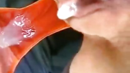 دوست انواع فیلم های سکسی دارد به پوشیدن جوراب ساق بلند با استفاده از اسباب بازی, هر چند