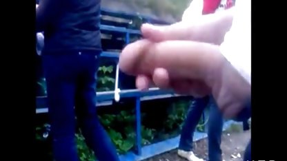 زیبا, زن سبزه با فیلم های سکسی گی پستان های بزرگ, مکیدن یک مرد در جنگل