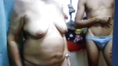 آنجلینا با استفاده از dildo به در نظر گرفته است و هود فیلم و عکس های سکسی